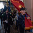 Elever fra Grünerløkka og Vålerenga skoler bar fanene på Slottsplassen. Begge skolene er 125 år i år. Foto: Øivind Møller Bakken, Det kongelige hoff